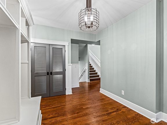 4th image of 9510 9th Avenue NW