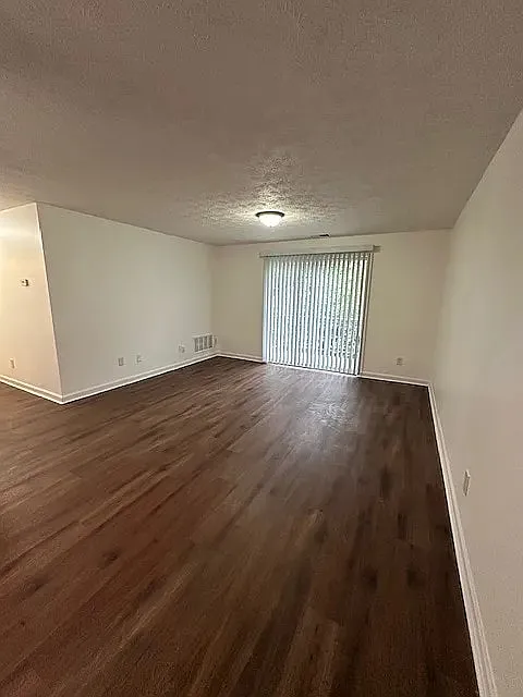 2 bed, 800 sqft, $1,200 — Photo 4