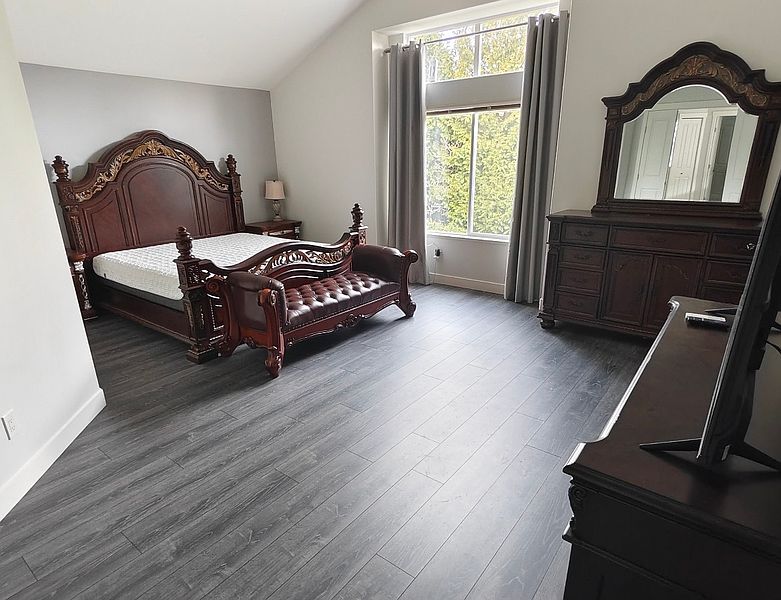 Surrey House for rent - 4 Bedrooms — photo 6