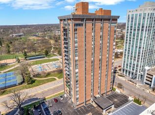 200 S Brentwood Blvd APT 2F, Saint Louis, MO