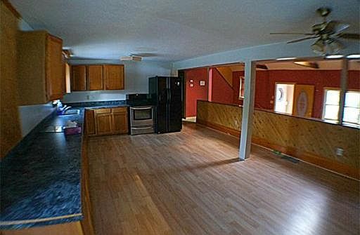 4th image of 13 Rose Ave