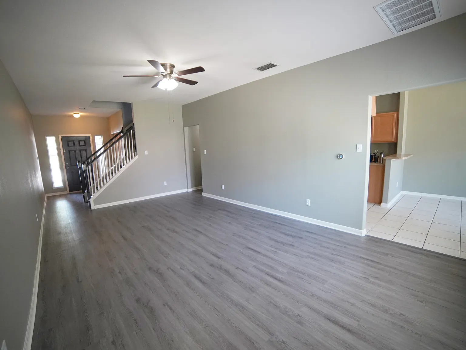 3 bed, 2212 sqft, $1,790 — Photo 3
