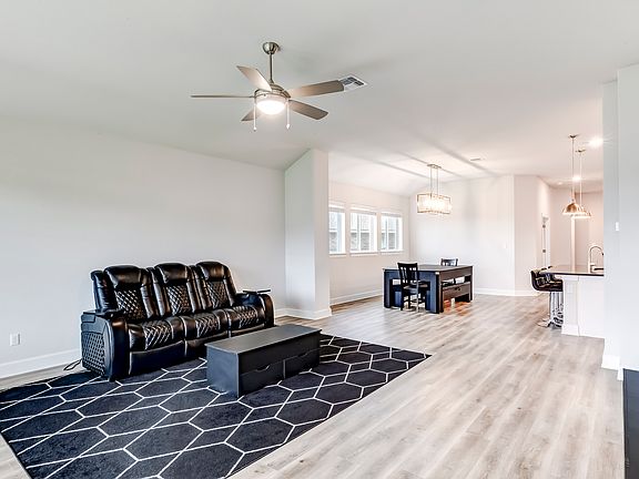 4th image of 100 Patrick Herndon Dr