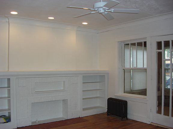 3rd image of 1321 W Columbia Ave