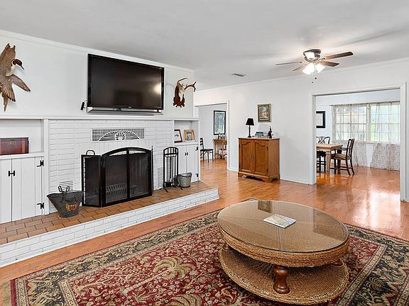 3rd image of 1011 Palmetto Ave