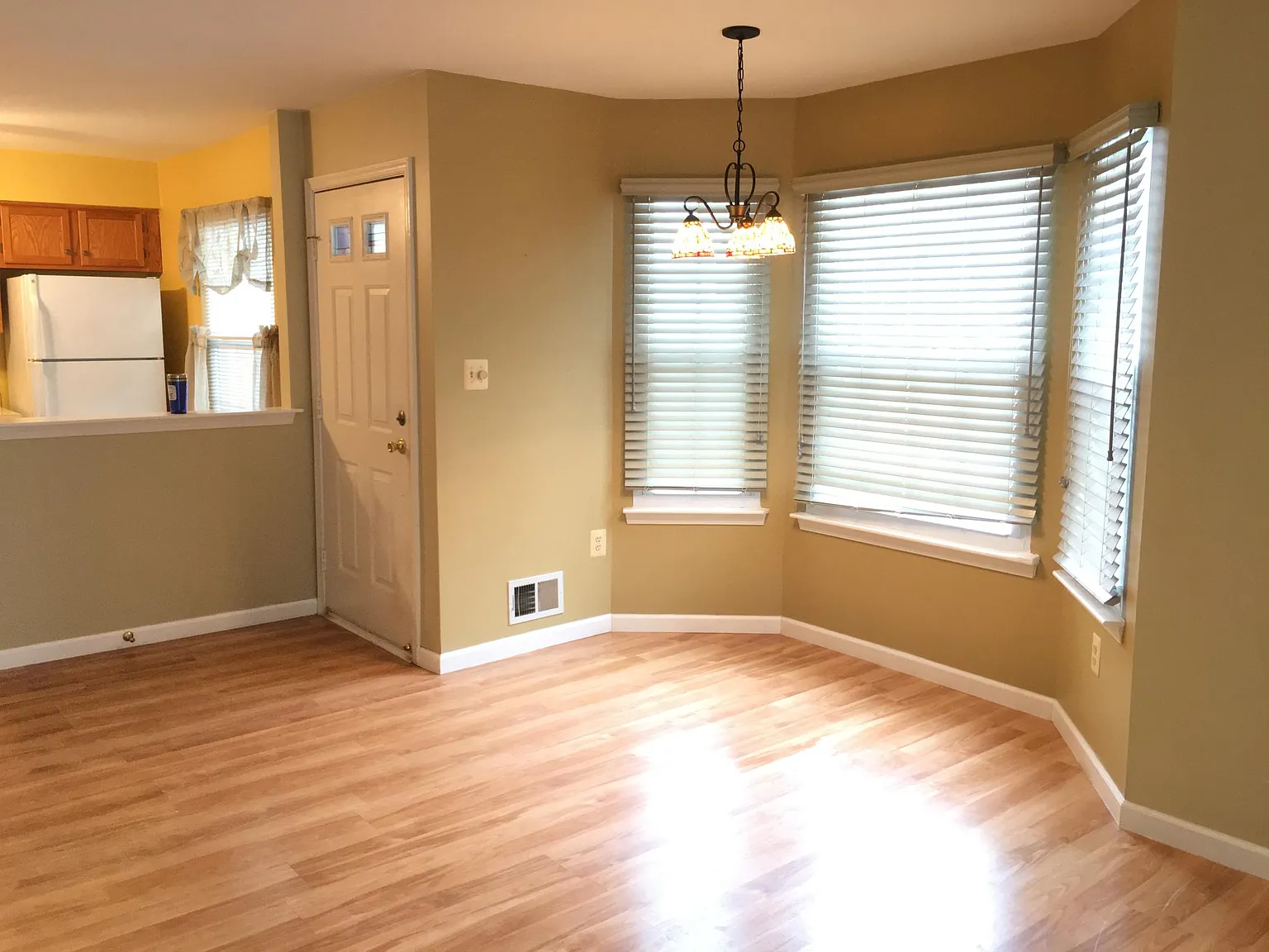2 bed, 1158 sqft, $2,420 — Photo 3