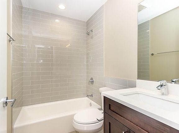 5th image of 3459 W Belmont Ave #3F