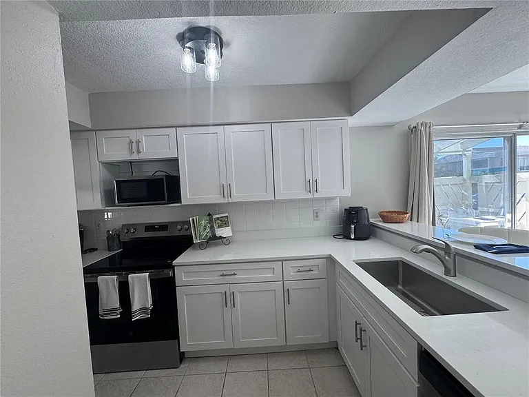 621 Windrush Bay Dr #621 — Photo 13