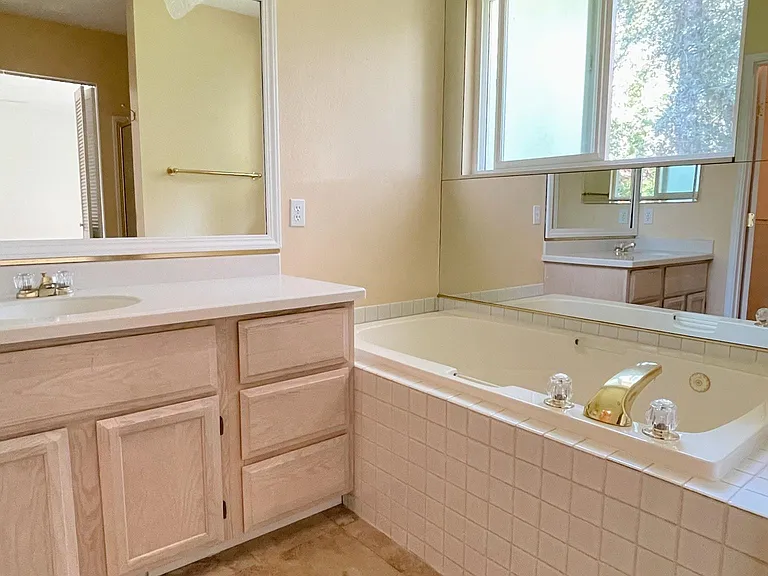 Jetted oversized tub