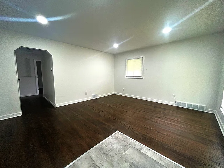 28542 Rosewood St — Photo 3
