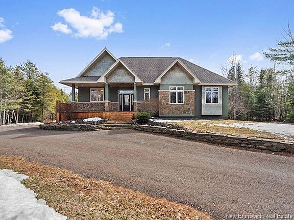 2nd image of 225 Niagara Rd