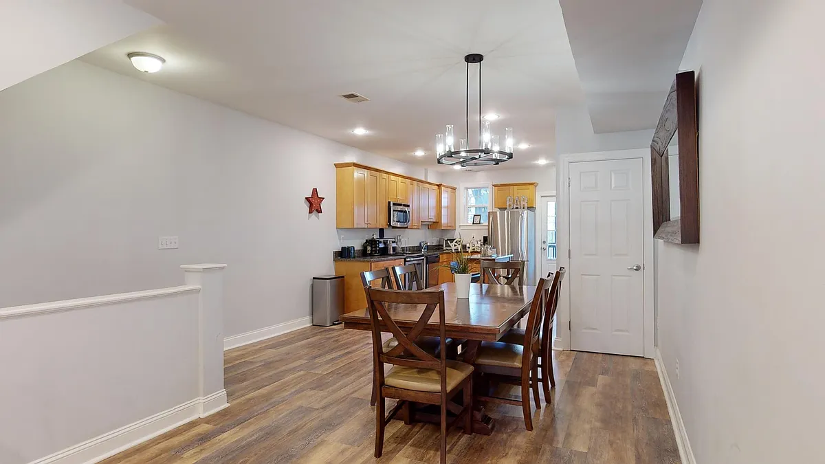 Dining area - 1223 4th St NW #1