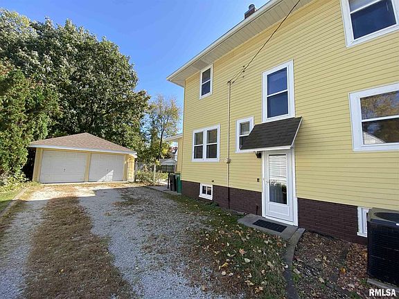 3rd image of 1457 N Cedar St