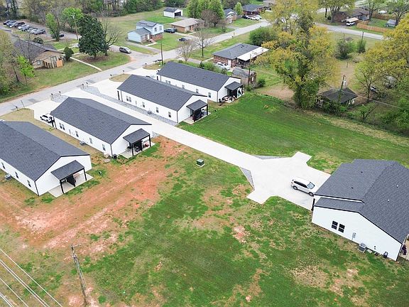 5th image of 30-92 Old Farm Rd