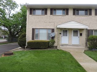 670 W Central Rd, Arlington Heights, IL 60005