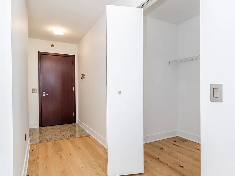 33 W Ontario St #31D — Photo 2