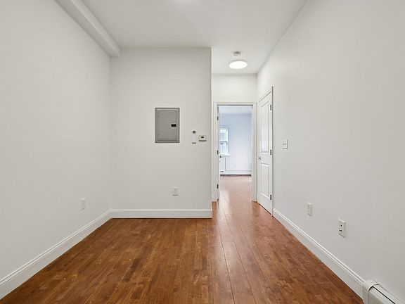 4th image of 76 Hutton St #5
