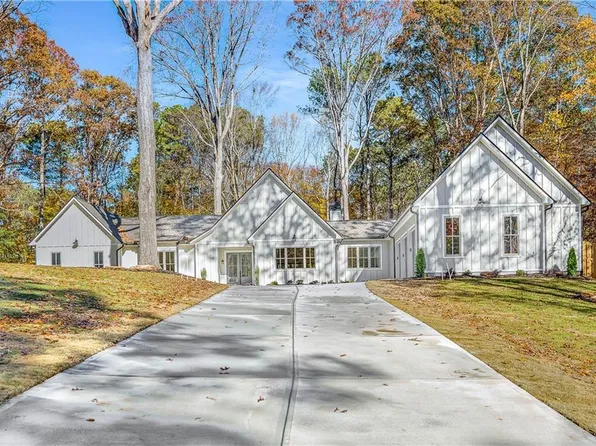 4276 Smithsonia Dr, Tucker, GA 30084