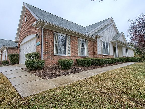 3rd image of 39724 Glenview Ct