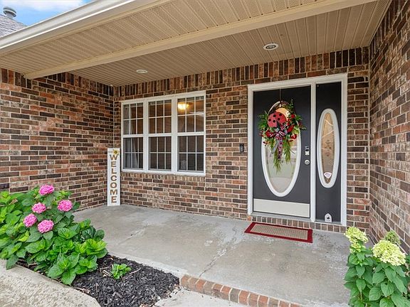 3rd image of 803 Katie Ln