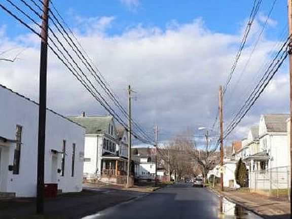 Exterior Neighborhood (street photo)
