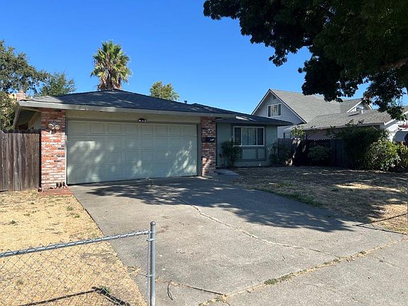 3rd image of 2901 Marigold Dr