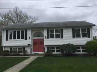 71 Sweet Meadow Dr, Cranston, RI 02920