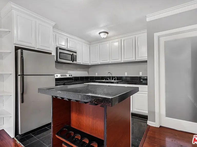 6226 1/2 De Longpre Ave — Photo 6