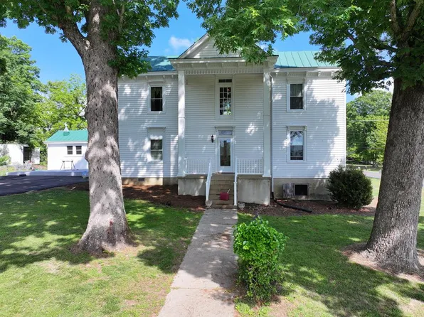 100 Country Ln, Danville, VA 24540