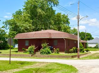 201 Helen St, Christopher, IL 62822