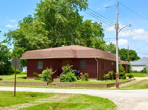 201 Helen St, Christopher, IL 62822
