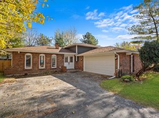 18227 Olde Farm Rd, Lansing, IL 60438