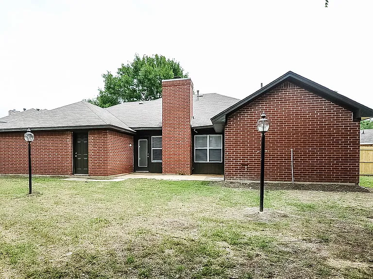 611 Inglewood Ct — Photo 16