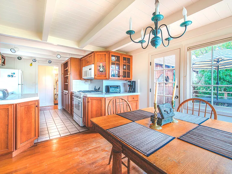 2381 San Antonio Ave — Photo 8