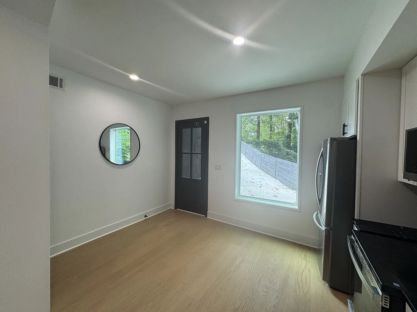 Luxury 2BR/2BA in Brookhaven Modern Comfort & Prime Location — Photo 2