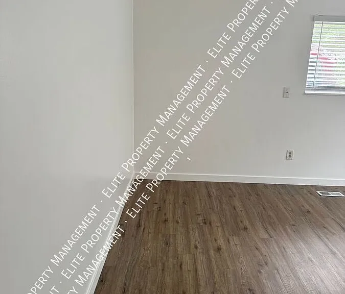 325 E 1000 N #4 — Photo 12