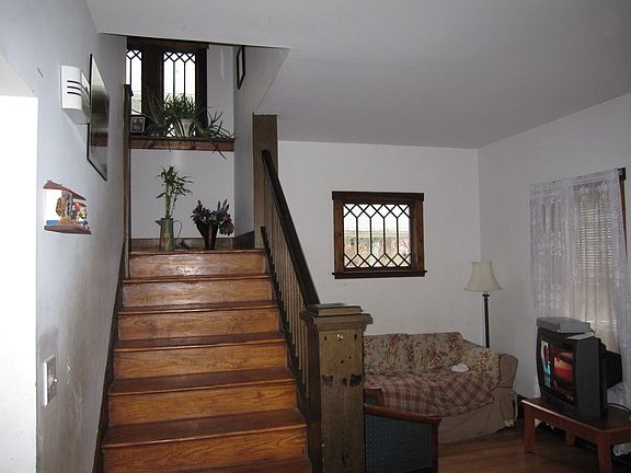 nice front den/office area
