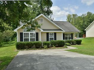 3213 Forest Creek Ct, Gastonia, NC 28052