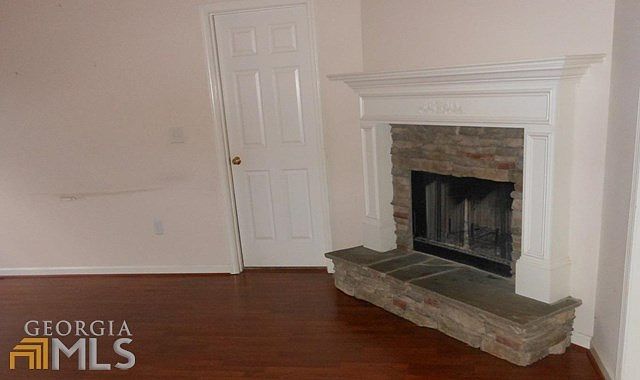 2nd image of 125 Robindale Ln