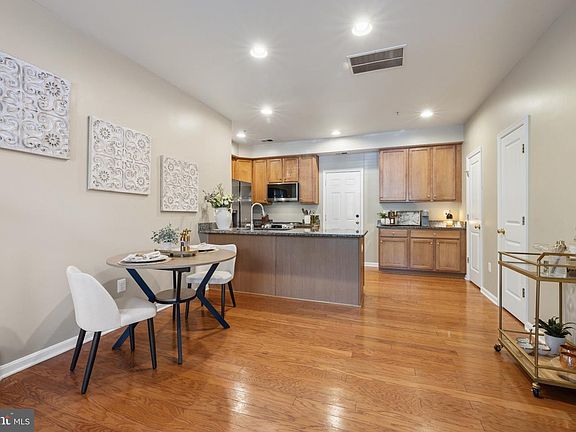 5th image of 8013 Crescent Park Dr