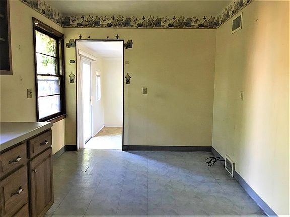 4th image of 21 Bedinger Ave
