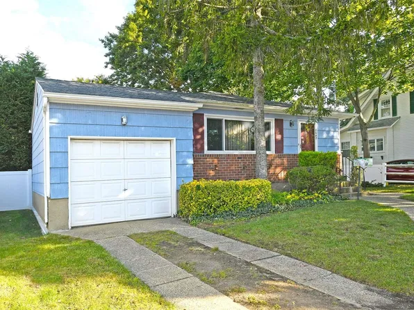 2547 Hicks Street, Bellmore, NY 11710