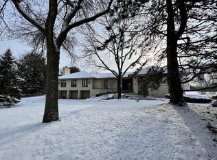 1910 Midwest Club Pkwy, Oak Brook, IL 60523