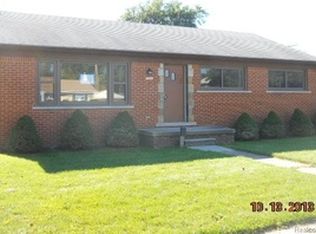21031 Fairview Dr, Dearborn Heights, MI 48127