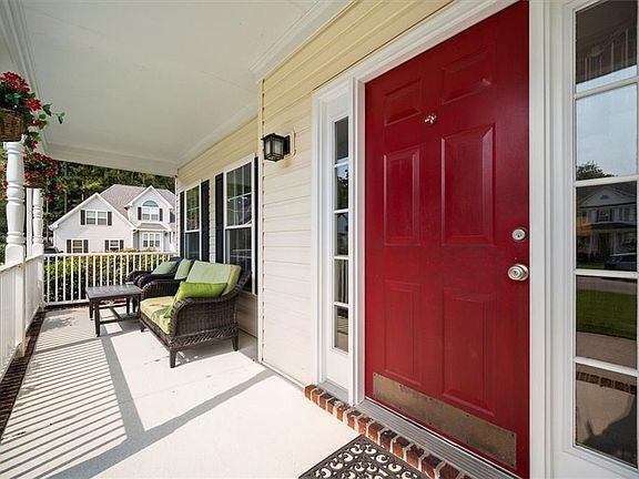 3rd image of 806 Morven Ct