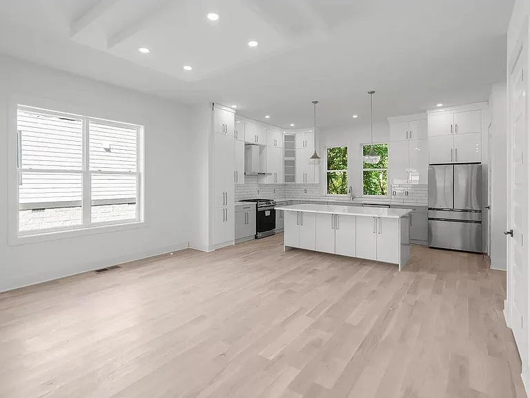 2321A Carter Ave — Photo 37