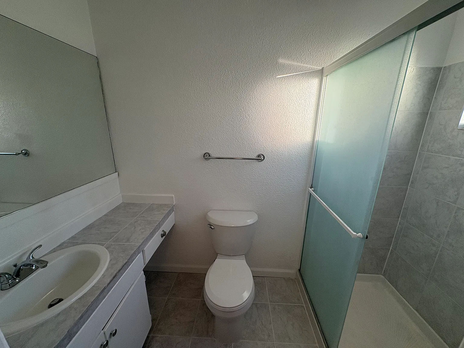 4 bed, 1995 sqft, $1,600 — Photo 3
