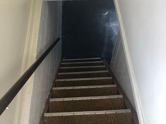 3rd image of 1215 Ecklund St NE