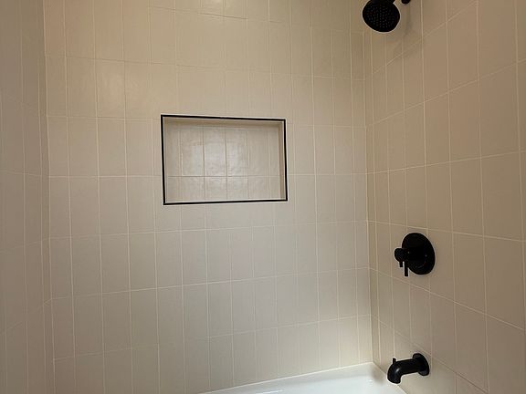 5th image of 11610 Oxnard St APT 8