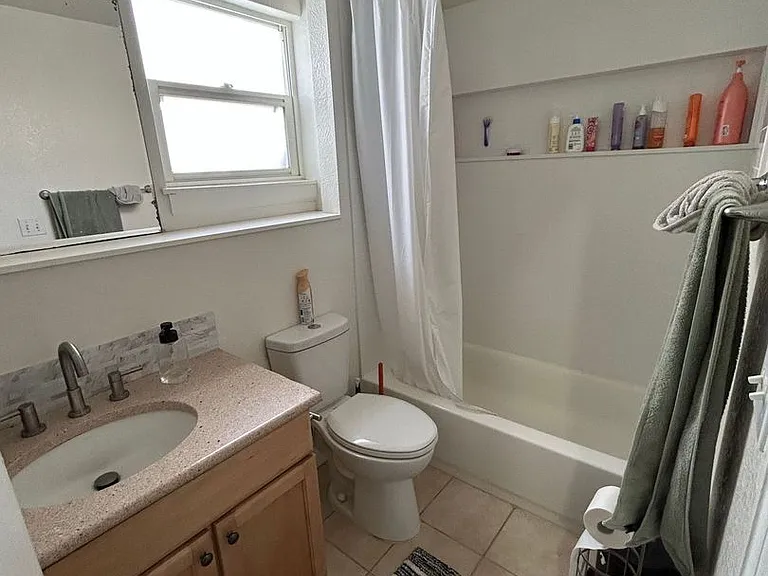 Geneseo Duplex — Photo 8